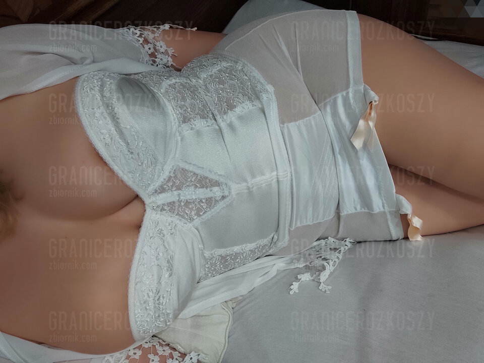 Czekam, otul mnie ramieniem i wypełnij męskością. - Granicerozkoszy