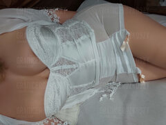 Czekam, otul mnie ramieniem i wypełnij męskością.