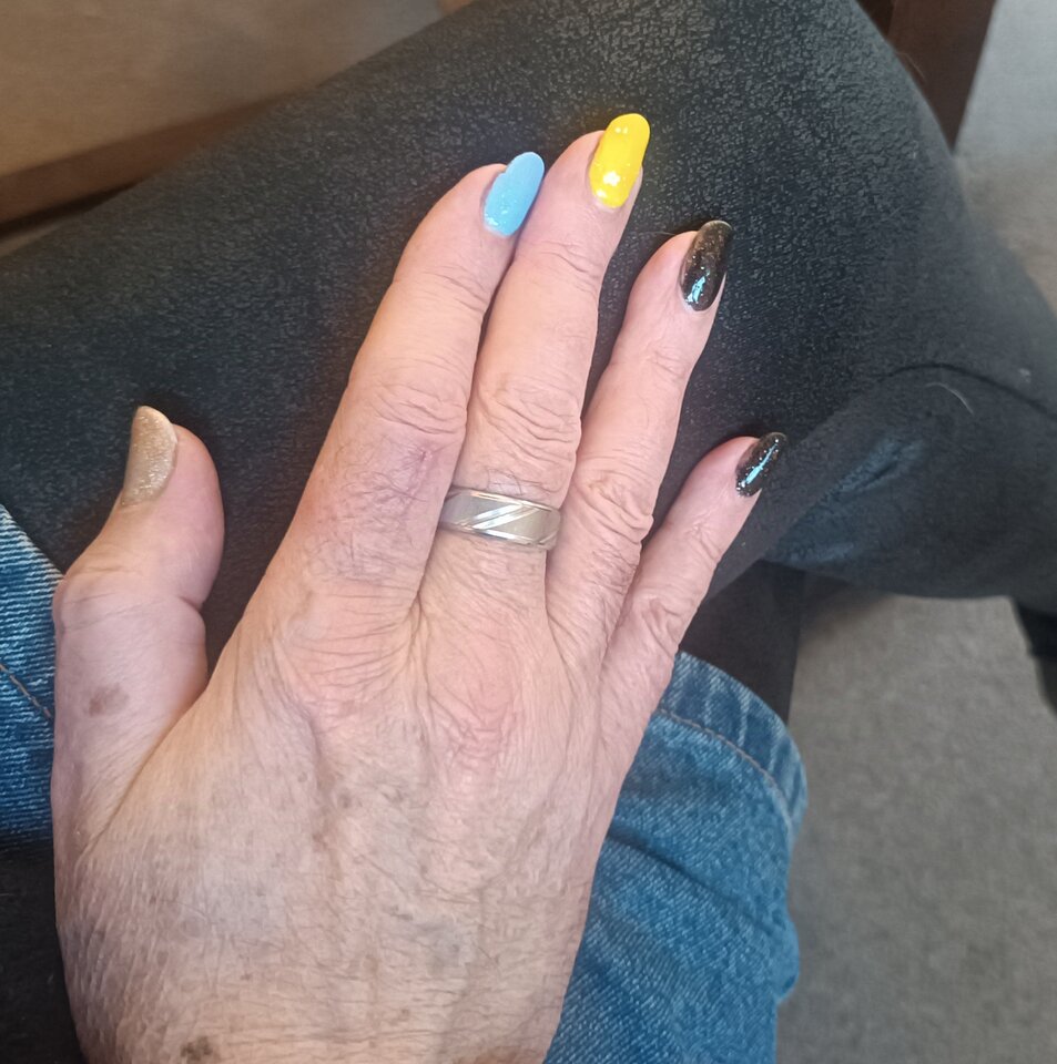 W kolorowym świecie damskiego faceta 💅 - Gregorja