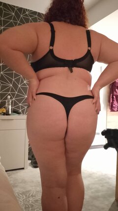 Miło popatrzeć na dupcię 