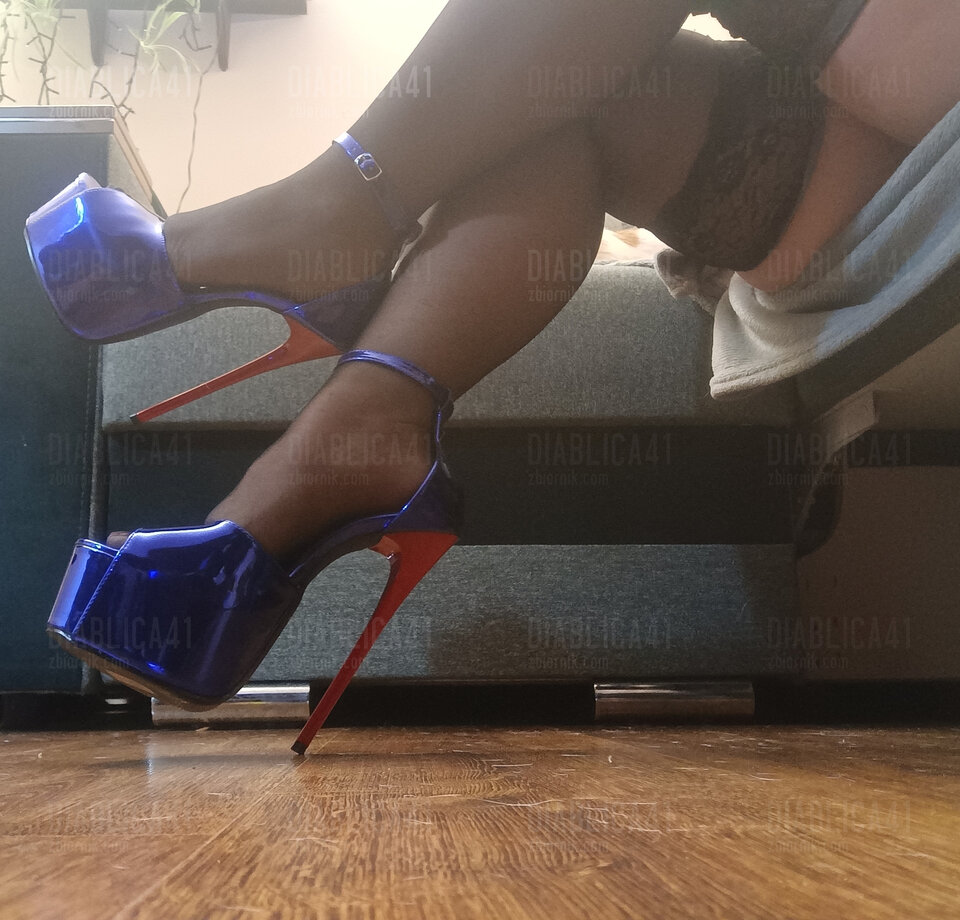 gwiazdkowy prezent od wiernego fana :) - Diablica41