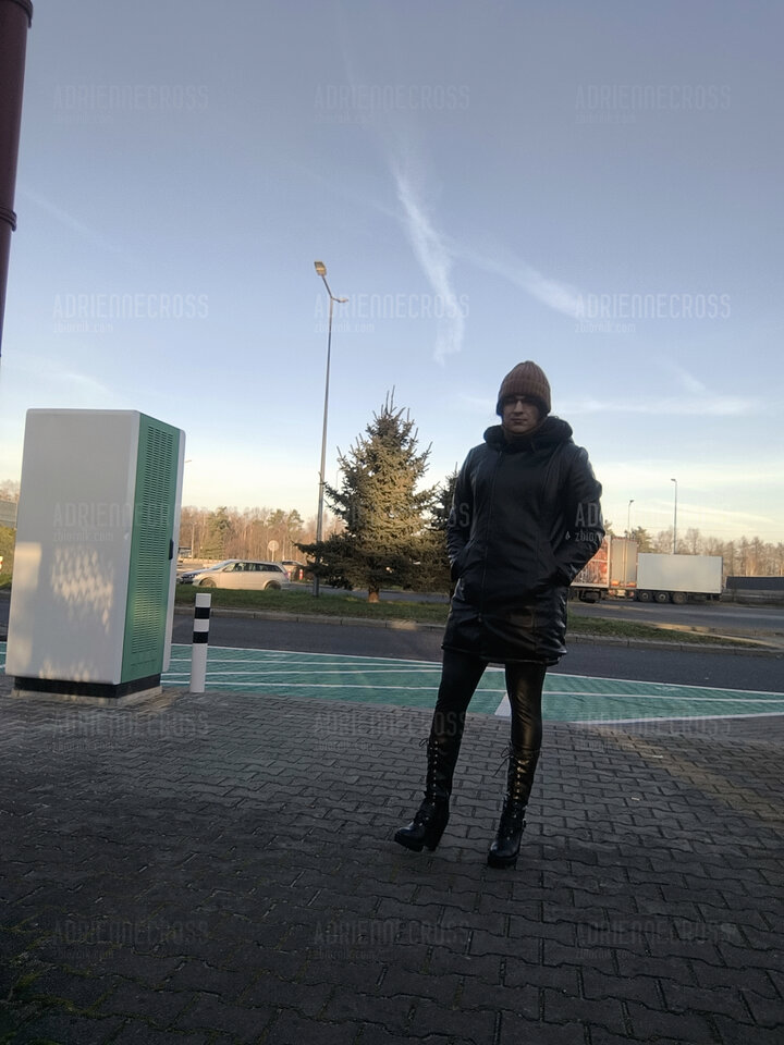 1000001062.jpg - Adriennecross