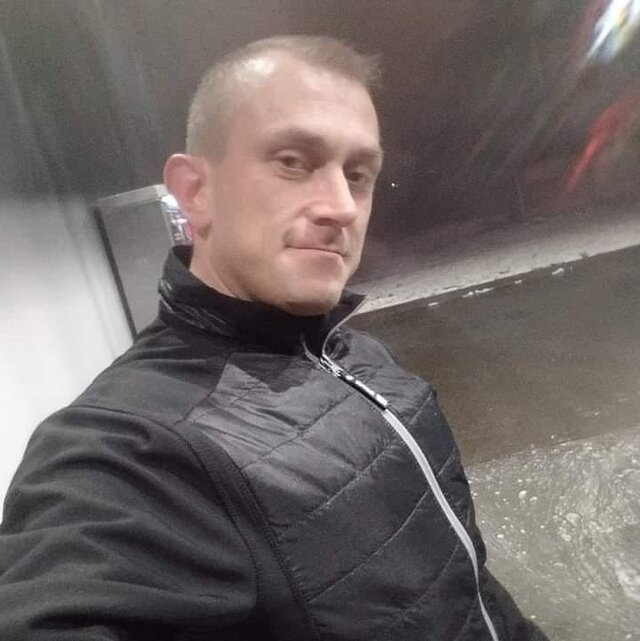 AdiAdi8709