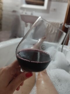 Wanna, wino, czas na relaks.... Ktoś? Coś?