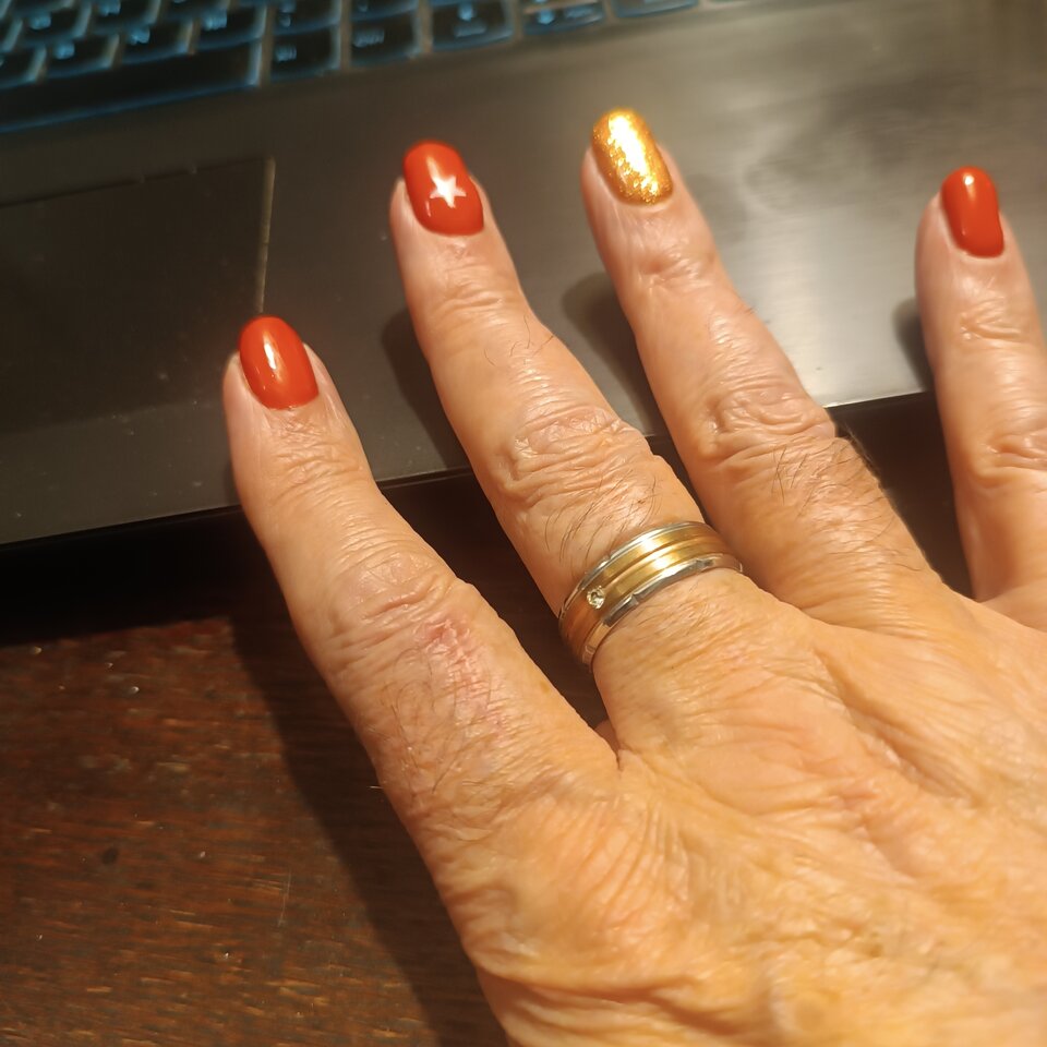 A teraz klasyka przeplatana złotem 💅 - Gregorja