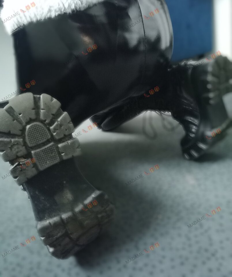 Nooo i mam brudne podeszwy🙄. Kto wyczyści 🎁👠 - MadameVeut