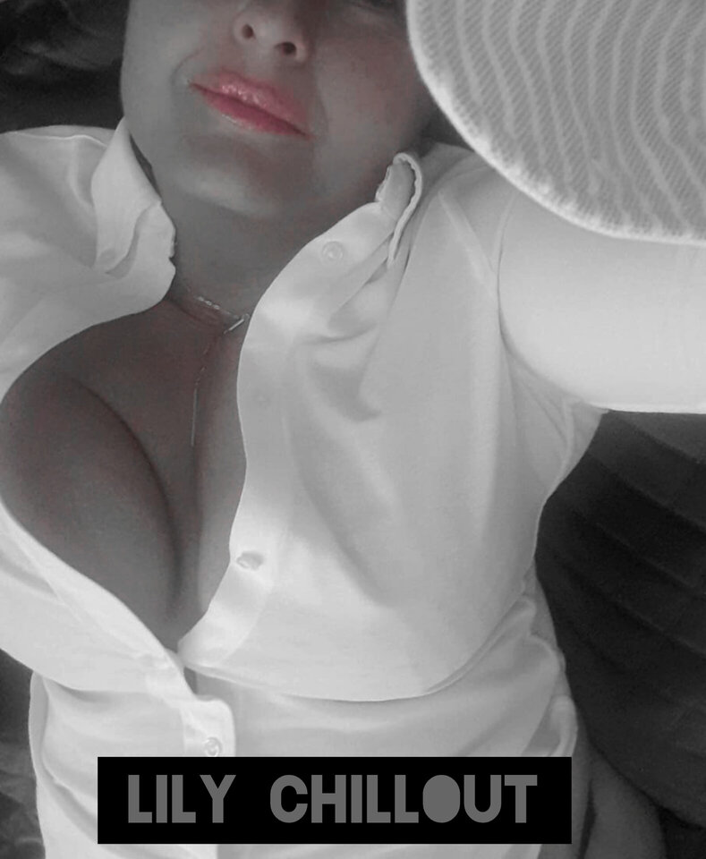 Lily chill - Master_and_Lilybitch