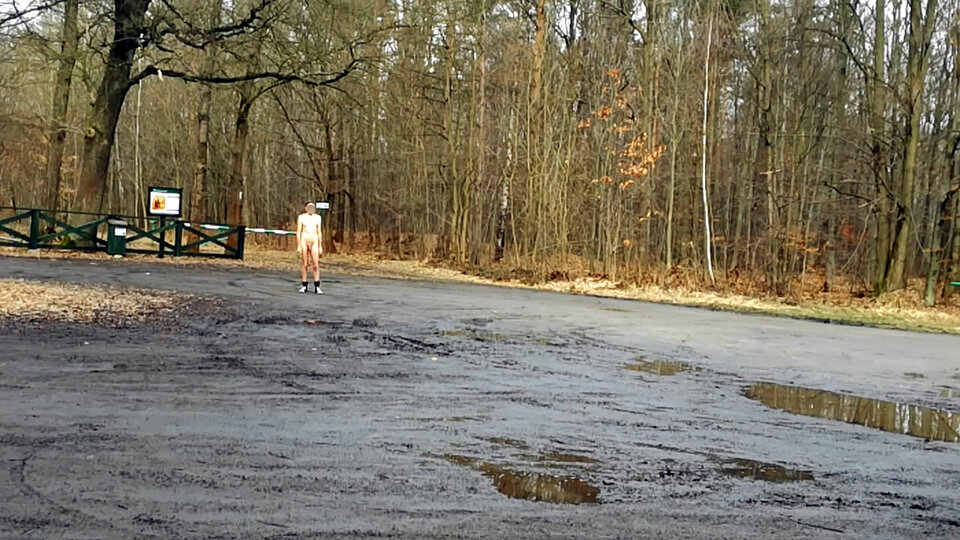 REPTY - parking leśny 20250225_1254.mp4_snapshot_01.22_[2025.02 - Krzysztof_cfnm