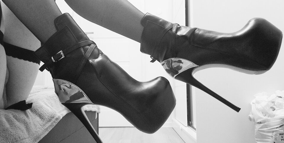 1000012052.jpg - Cooochie