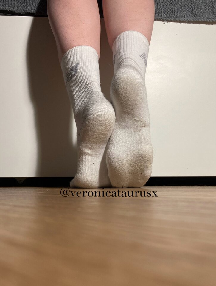 Który sługus chcę kupić brudne skarpę teczki? - Veronicataurusx