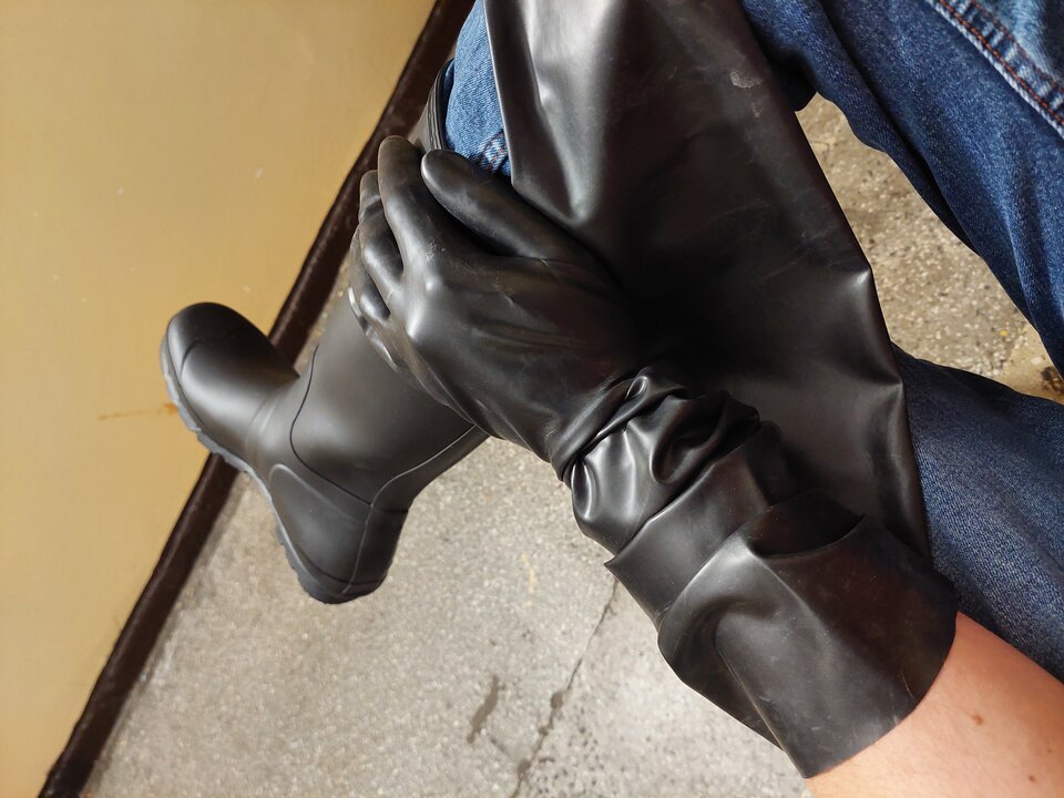 20250215_165734.jpg - Rubber_gloves