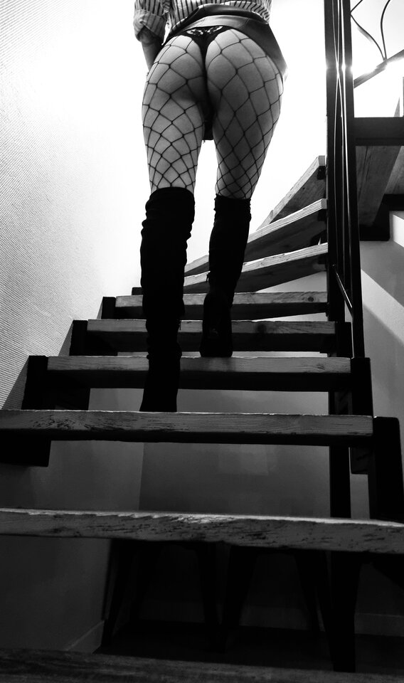 1 - SOMETHINGUNHOLLY