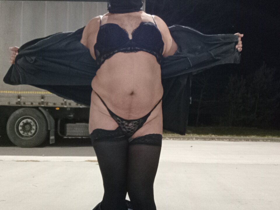 1000063712.jpg - lickemydick