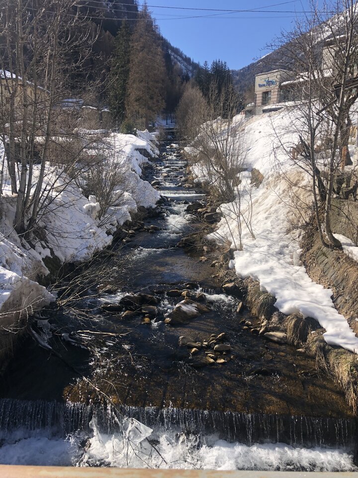 Tak sobie płynie… - Bezniku12