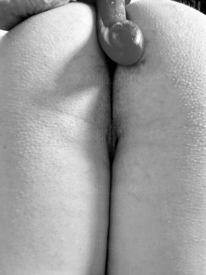 B&W - Kris_and_Damn_in_the_car