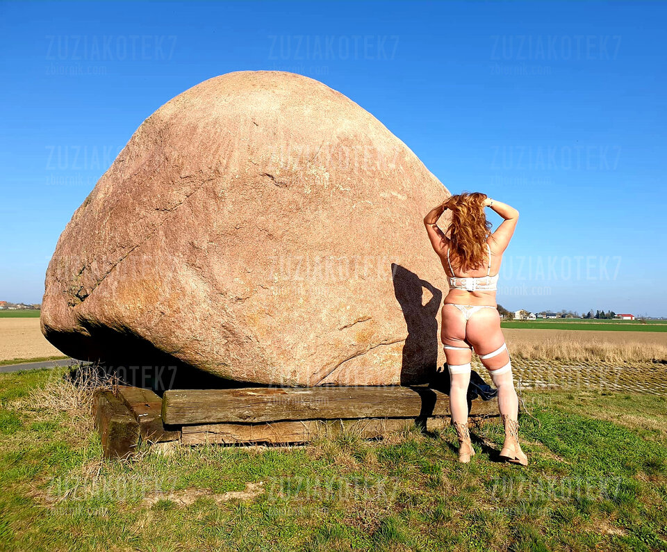 Piekny ten kamień 😊😊 i ten widok  😊😊. - Zuziakotek7