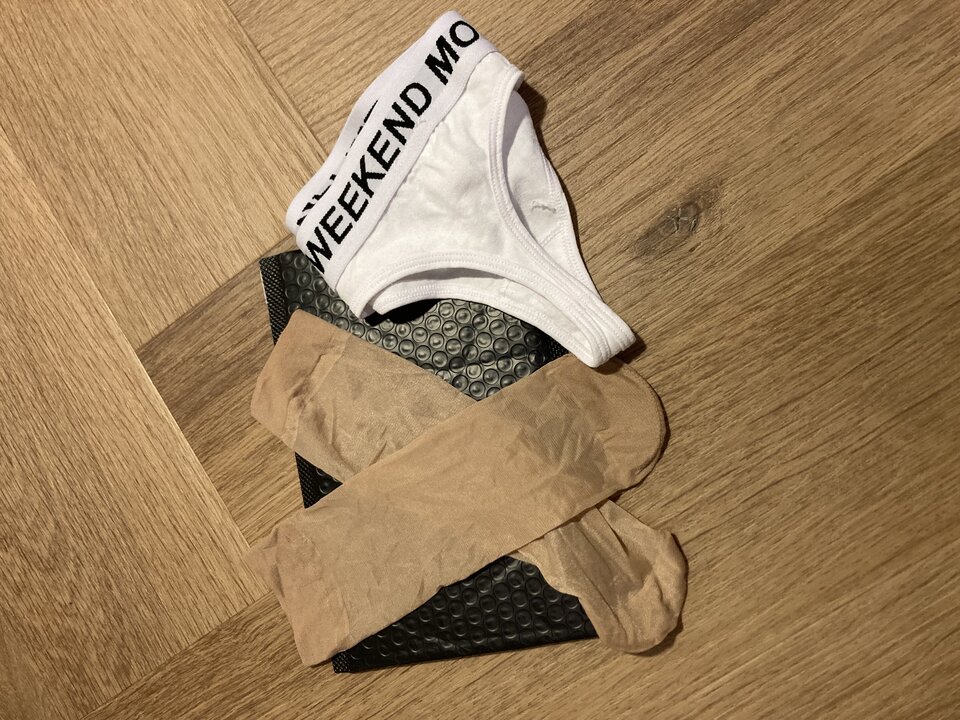 Kto chce nylonki lub stringi?  - Veronicataurusx