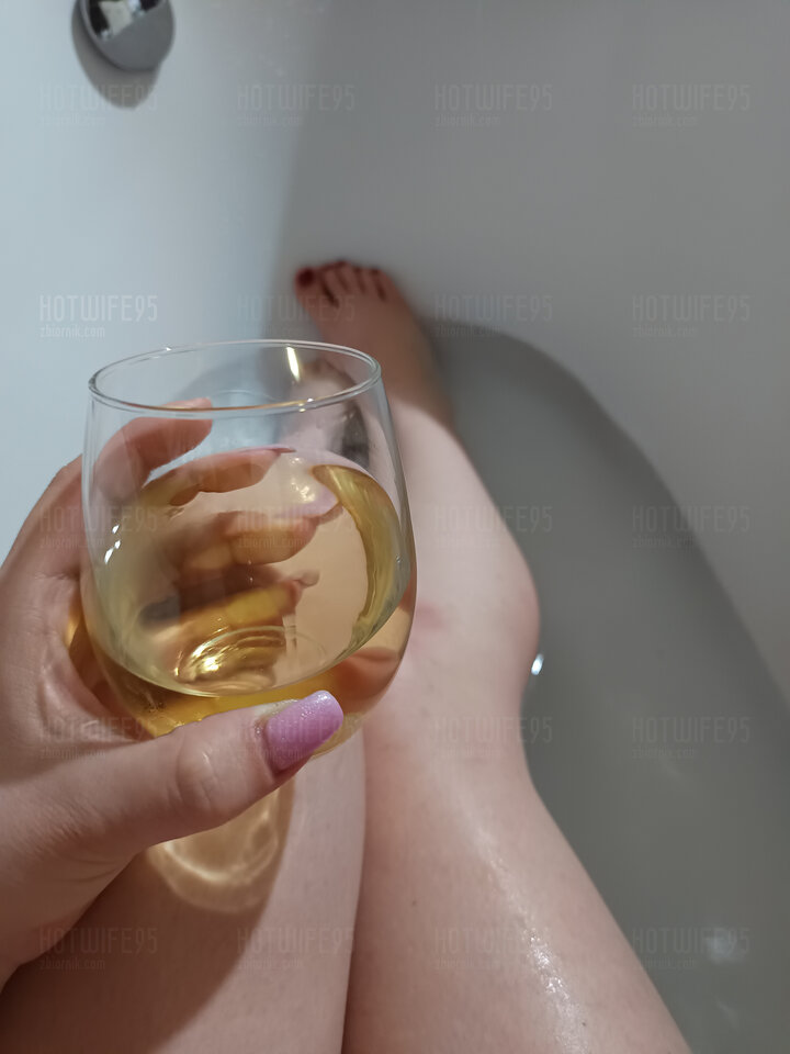 Zdrówko w ten sobotni wieczór 😘 - Hotwife95