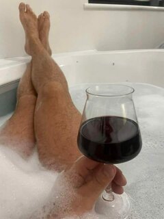 Wypoczynek wannie z winkiem.jpg