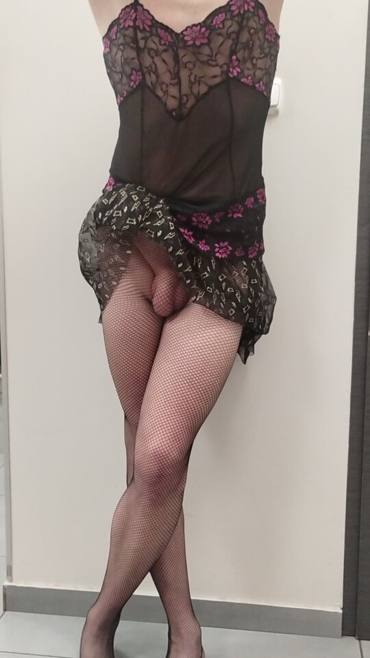 Fishnet and skirt 2.jpg - aberrac