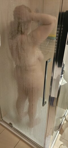 Może plecki ktoś umyje  ?