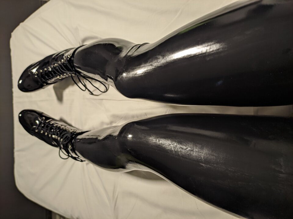 IMG_20250402_063042.jpg - UleglaLatexowaSuczka