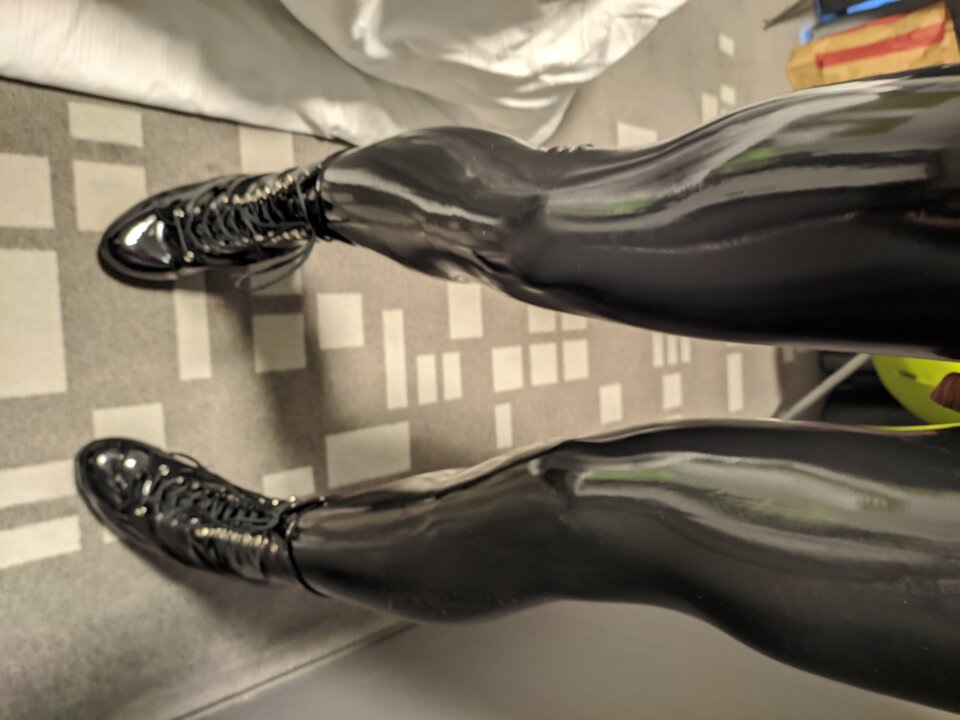 IMG_20250402_062819.jpg - UleglaLatexowaSuczka