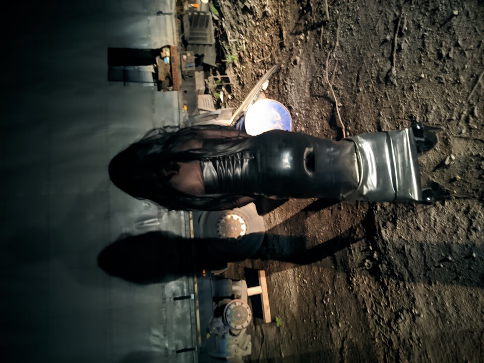 IMG_20250403_045318.jpg - UleglaLatexowaSuczka