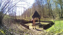 WIESZOWA - spacer od parkingu 20250404_1412.mp4_snapshot_03.42.4