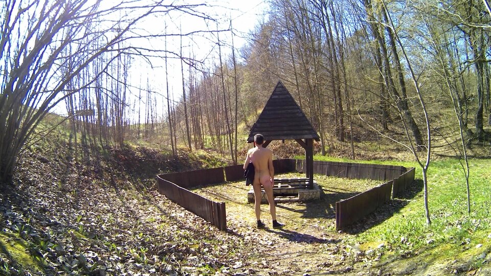 WIESZOWA - spacer od parkingu 20250404_1412.mp4_snapshot_03.42.4 - Krzysztof_cfnm