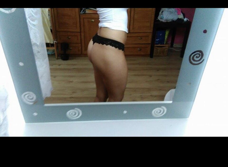 Stringi czarne - hotka_z_sasiadem