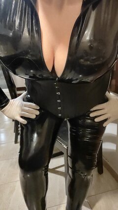 Black catsuit clevage 