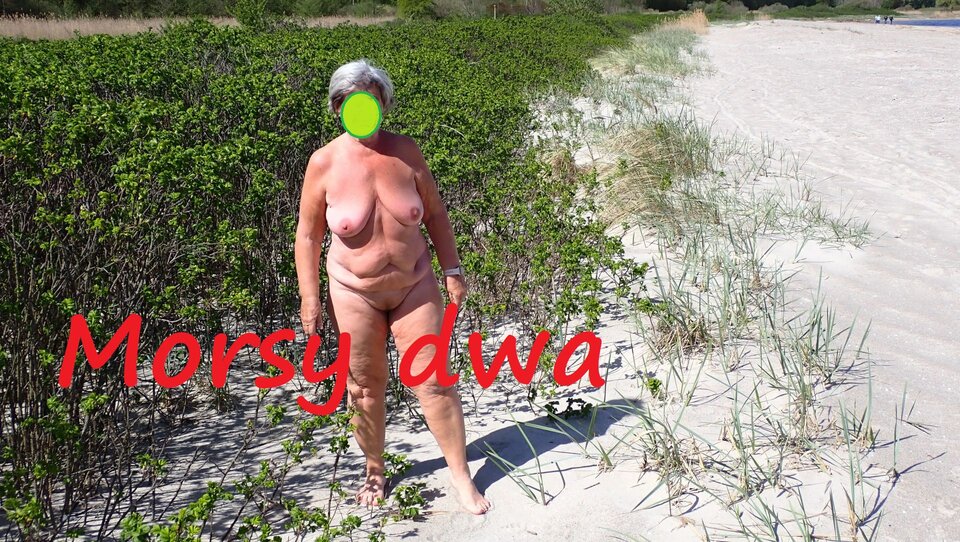 Pod różami. - Morsy_dwa