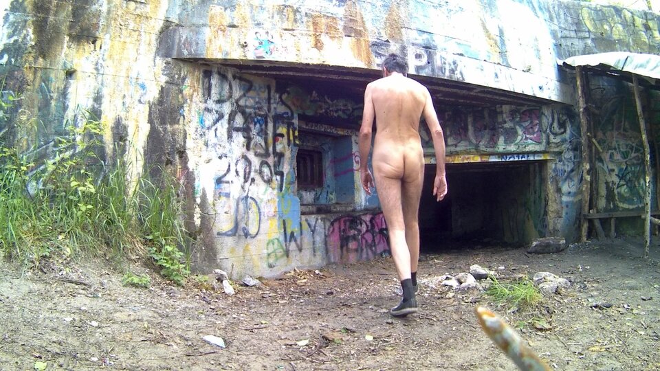 - bunkier 20250508_1405.mp4_snapshot_01.01.643.jpg - Krzysztof_cfnm