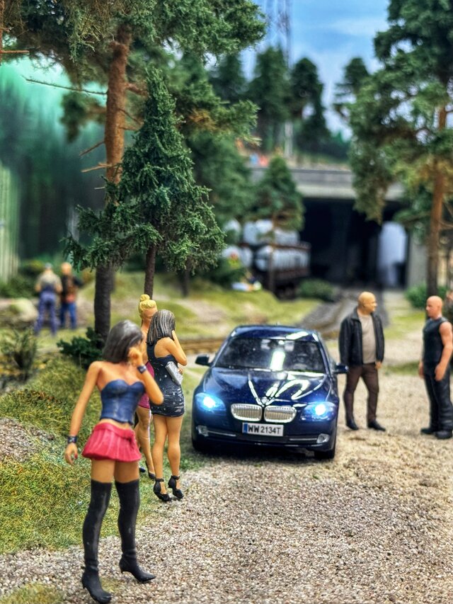 Kris_and_Damn_in_the_car