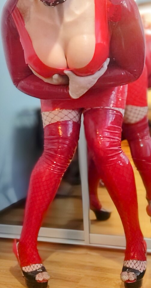 Boobs in red 2 - LatexFreak