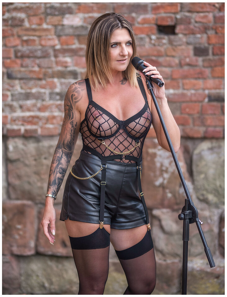 196M.jpg - metalcfcouple