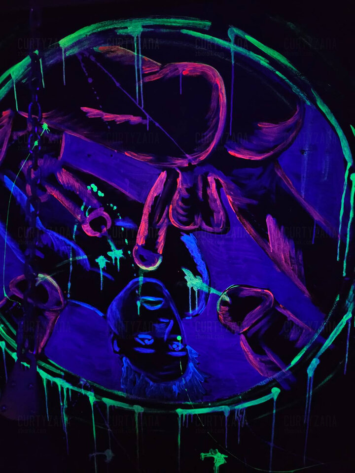 1000051530.jpg - Curtyzana