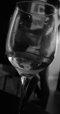 Czasami kieliszek wina zmienia perspektywę...