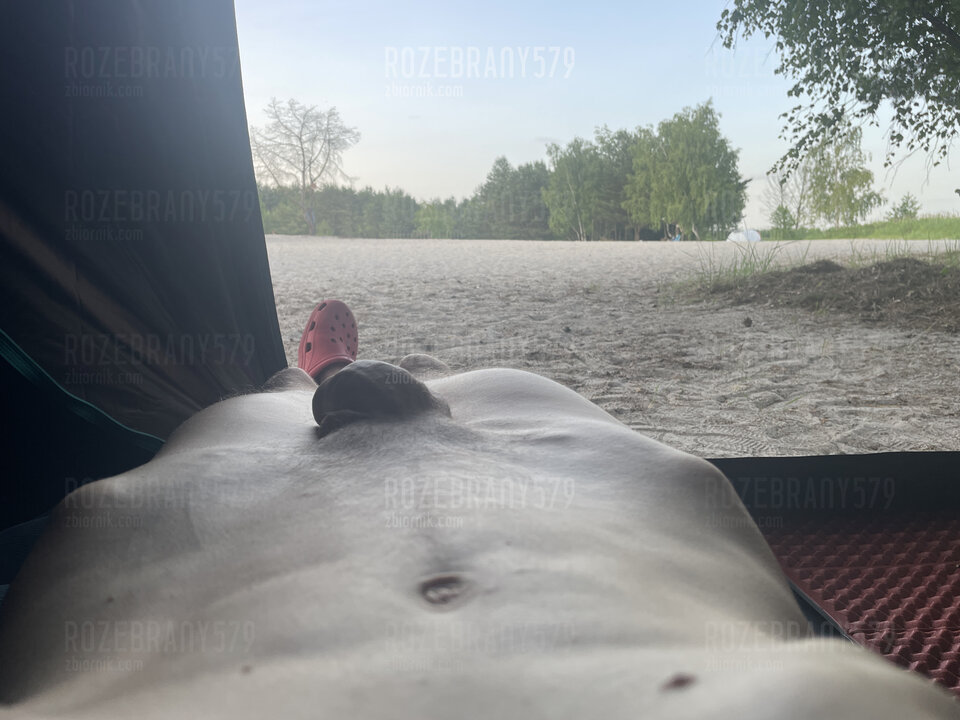 leniwy poranek na plaży - rozebrany579