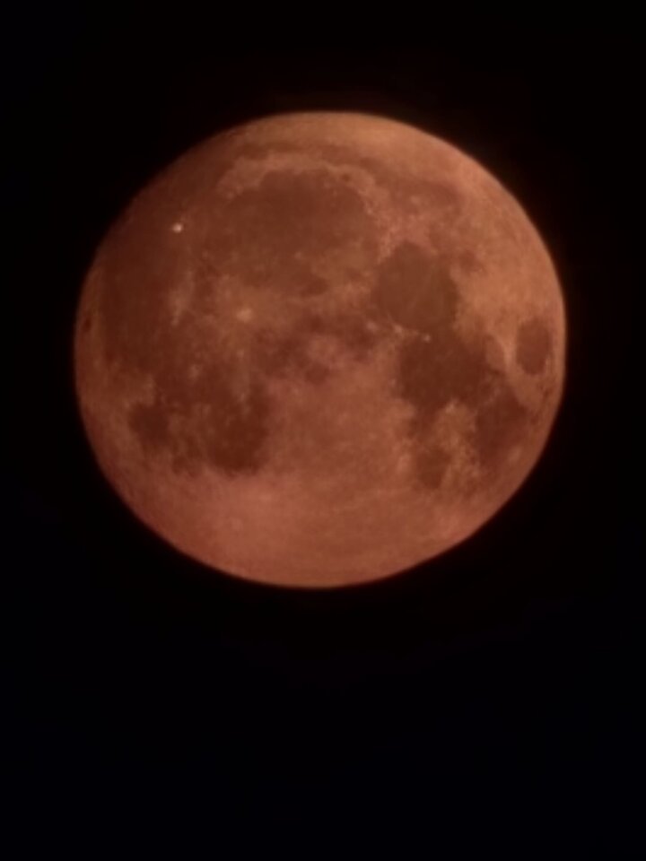 Truskawkowa pełnia - agamich