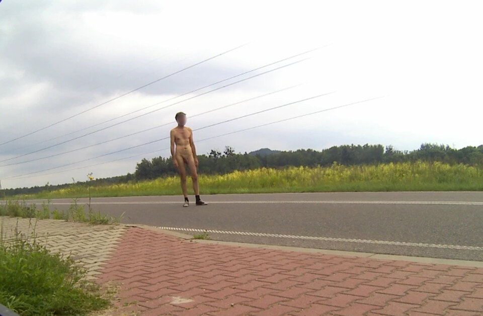 DOBIESZOWICE - przy MOPie 20250616_1038.mp4_snapshot_01.00.270.j - Krzysztof_cfnm