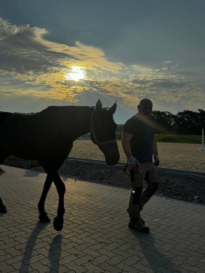 Poranny spacer z najlepszym kumplem  - Pawelspqr189