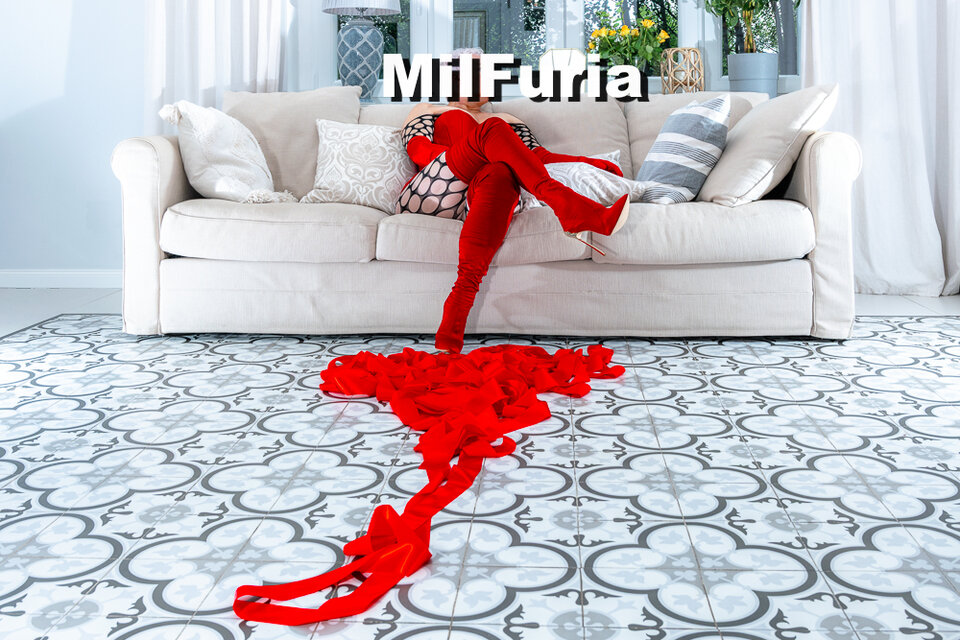 I'm a creep ... I'm a weirdo. What the hell am I doing here? - milFuria