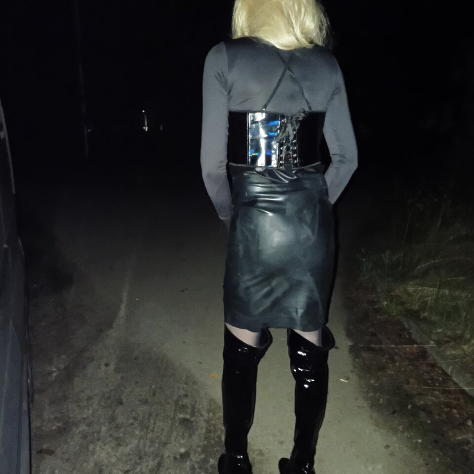 latexowa suka w plenerzev - EwaCros