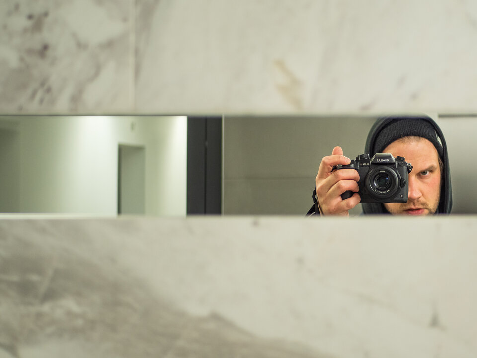 Mystery behind the lens - Introvertyczny