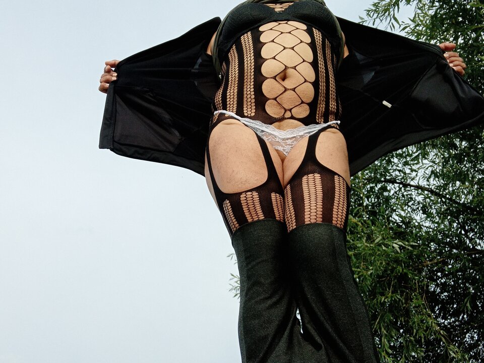 1000081250.jpg - lickemydick