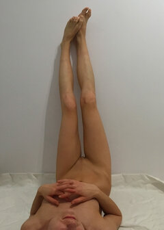 Nogi na ścianie.jpg