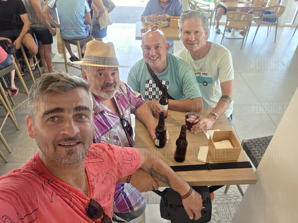 I wylądowali nad morzem w naszym ulubionym barze❤️❤️ - Adminki