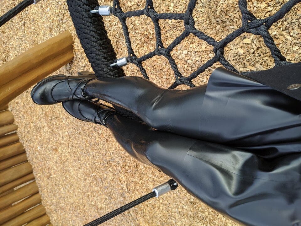 IMG_20250809_070238.jpg - UleglaLatexowaSuczka